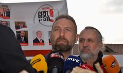 Maviş:  "Bizim yakamızda Atatürk rozeti varken, beynimizde şeriat yoktur.”