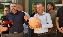 HÜR-İŞ'ten Çalışma ve Sosyal Güvenlik Bakanlığı önünde "kabaklı" eylem...