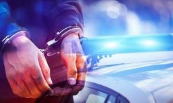 Sarhoş olup polisi darp eden, bıçak sallayan ve rahatsızlık veren 3 kişi suçüstü tutuklandı