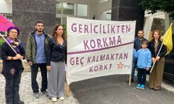 Bağımsızlık Yolu, Baraka ve Kadın Eğitimi Kolektifi’nden Girne Kaymakamlığı önünde ortak açıklama