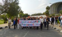 TOCAM, kadına yönelik şiddetle mücadele için YDÜ kampüsünde yürüyüş düzenledi... “Varız, güçlüyüz, özgürüz”