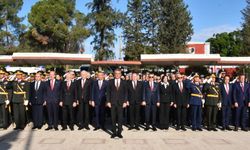 Cumhurbaşkanı Tufan Erhürman, Lefkoşa Atatürk Anıtı’nda düzenlenen törene katıldı