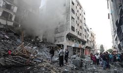 İsrail Gazze'yi bombaladı