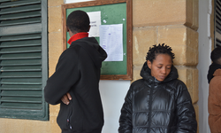 KKTC’de izinsiz ikamet suçundan zanlılar Lefkoşa Kaza Mahkemesine çıkarıldı