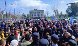 Sendikalar, fiber optik protokolüne karşı Meclis önünde eylem yapıyor