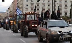 Atina'da çiftçiler, traktörleriyle gösteri düzenledi