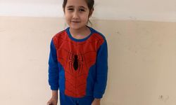 Polis, Girne'de bir markette yalnız bulunan 7 yaşındaki çocuğun ailesini arıyor