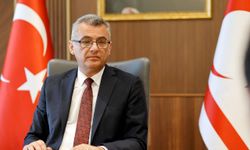 Erhürman: Mesleklerini  büyük bir özveriyle icra eden tüm hekimlerimizin, sağlık çalışanlarımızın Tıp Bayramı'nı yürekte
