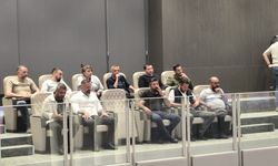 Sendika temsilcileri Meclis'i canlı takip ediyor