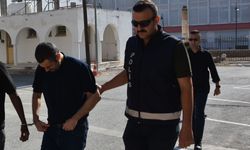 333 bin TL ve 4 bin 400 doları zimmetine geçirdiği iddiasıyla tutuklandı