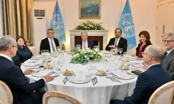 Rum basını: Guterres üçlü görüşme olasılığını değerlendiriyor