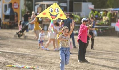 Yenikent’te çocuklar uçurtmalarla gökyüzüne neşe saçtı!