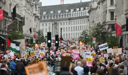 Trump’a Londra’da dev protesto