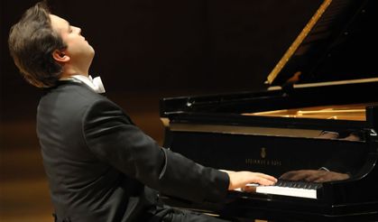 Piyanist Alexei Volodin pazar akşamı Bellapais'ta sahne alıyor