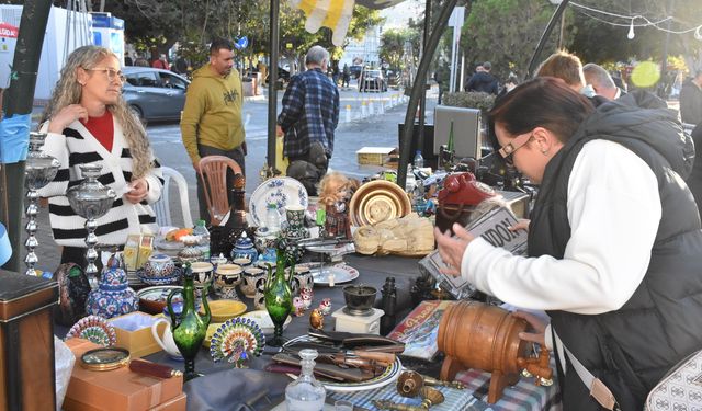 Girne Belediyesi'nin organizasyonu ile dün Vintage & Antika Pazarı düzenlendi