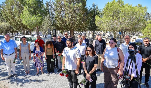 Kutlu Adalı kabri başında anıldı