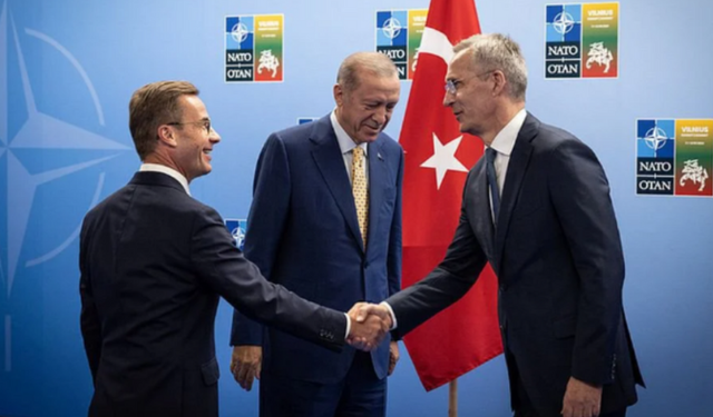 İsveçli diplomat, NATO görüşmesinin notlarını tuvalette unuttu