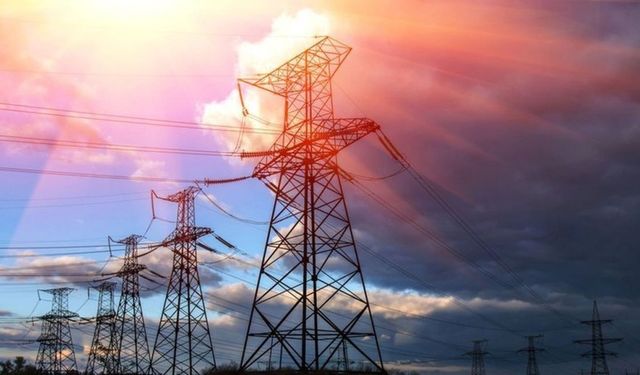 Güneşköy’de trafo patladı, ülke elektriksiz kaldı