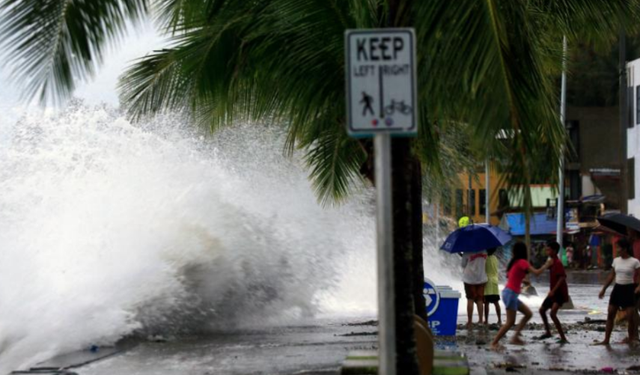 Vietnam'da yaklaşan Bualoi Tayfunu nedeniyle binlerce kişi tahliye hazırlıkları yapıyor