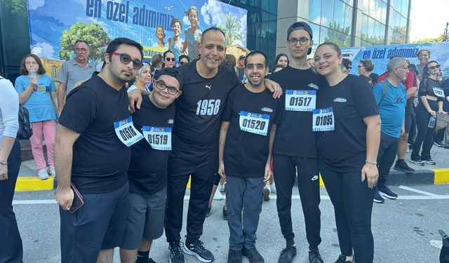 Bağımsız İlahiyat İnisiyatifi Artı 1 Gençlerle LTB Maratonu'nda