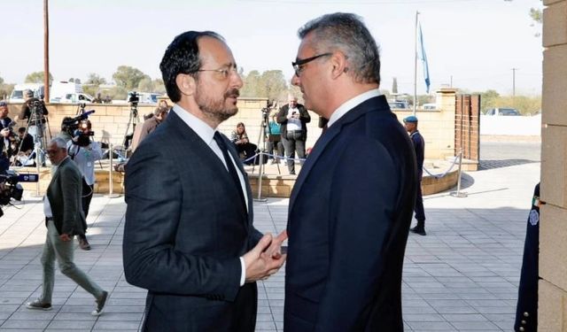 Erhürman-Hristodulidis görüşmesi Rum basınında: Görüşüyorlar ama "Eli boş"