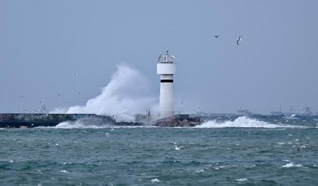 İstanbul'da fırtına etkisini sürdürüyor