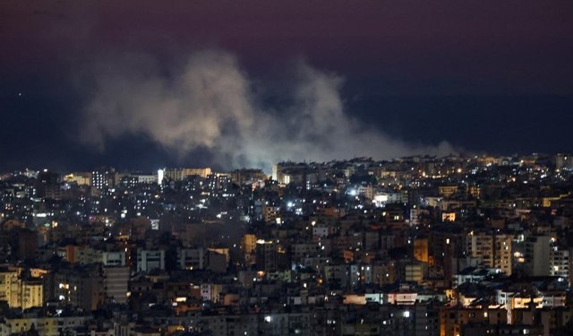 İsrail ordusu Lübnan'ın güneyindeki Kasımiye Köprüsü'nü bombaladı