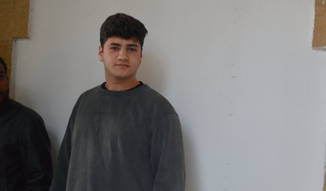 Lefkoşa'da trafikte tartıştığı aracın farını kıran Emirhan Aksaç teminatla serbest bırakıldı