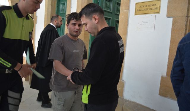 Alkollü zanlı uçakta kriz çıkardı