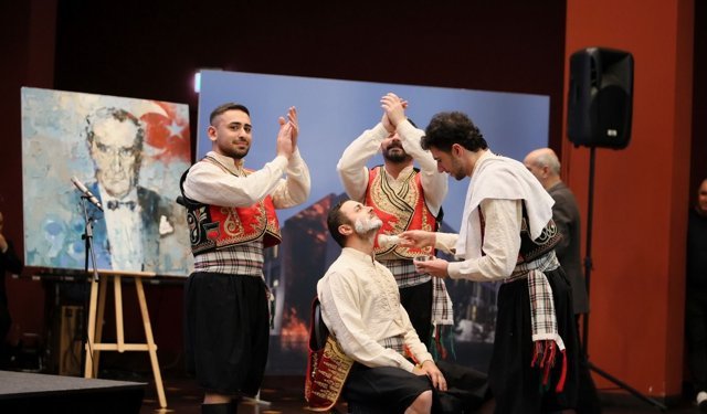 Gazimağusa Belediyesi Halk Dansları Topluluğu, KKTC'yi temsilen Berlin’de sahne aldı