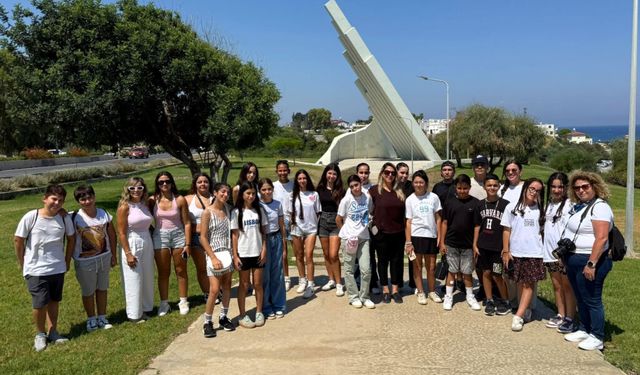 Gençler “Ülkemi Tanıyorum” projesiyle Girne'yi gezdi