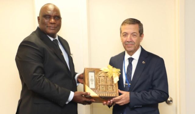 Ertuğruloğlu, Gambiya Dışişleri Bakanı Njie ile görüştü