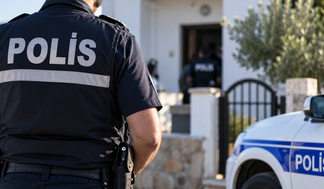 Ergazi’de kaçak av malzemeleri ve donmuş av hayvanları ele geçirildi
