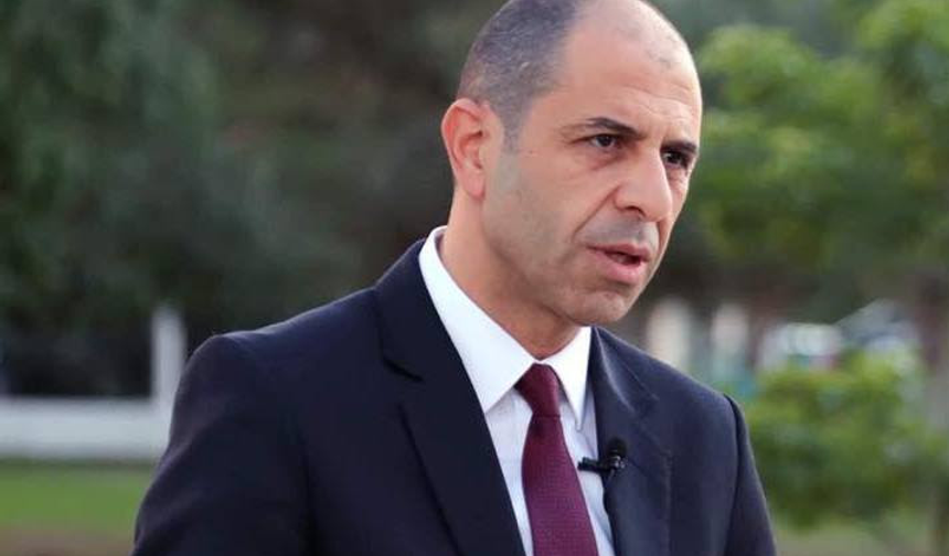 Özersay: “Seçim yasakları bahanesiyle geçici öğretmen alımının önünü açıyorlar”