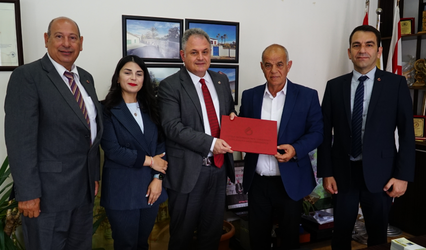 Lefke Belediyesi ile UKÜ arasında işbirliği protokolü imzalandı