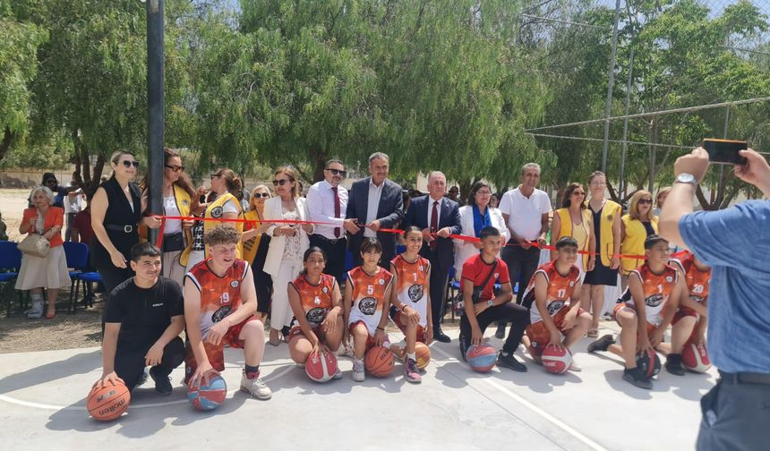 Canbulat Özgürlük Ortaokulu’nda Basketbol Sahası açılışı gerçekleşti