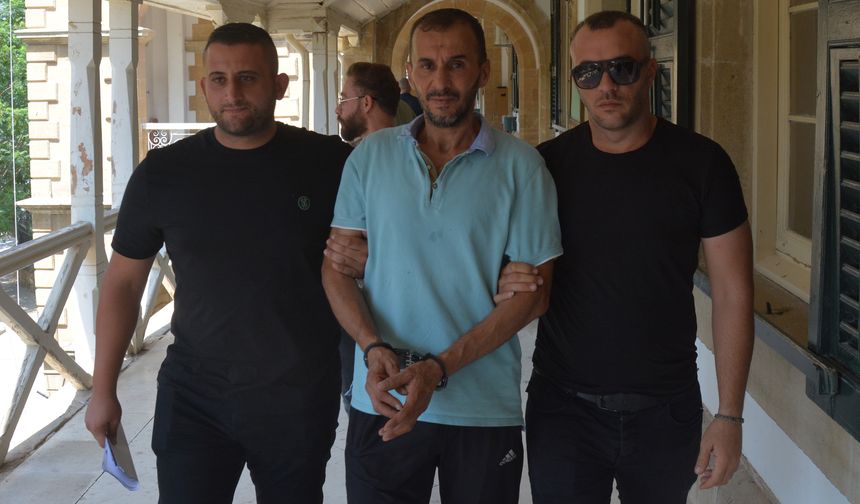 Park halindeki araçtan para çaldı yakalandı