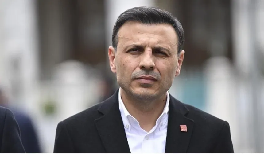 CHP İstanbul İl Başkanı seçilen Özgür Çelik mazbatasını aldı