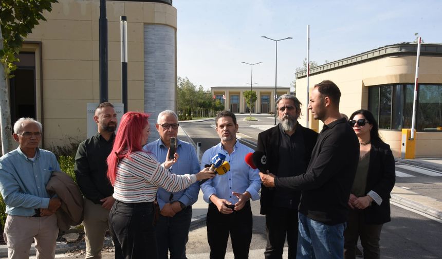 DAÜ-SEN, Meclis önünde basın açıklaması yaptı