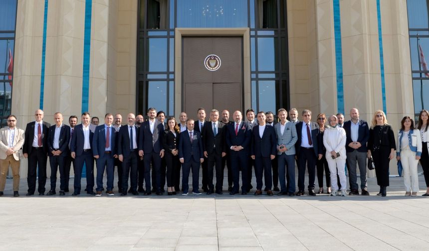 Cumhurbaşkanı Tufan Erhürman, Tüm Üst Yöneticiler Derneği Başkanı Haldun Pak ve beraberindeki heyeti kabul etti