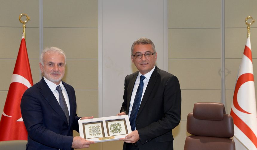 Cumhurbaşkanı Erhürman, TBMM Futbol Takımı heyetini kabul etti