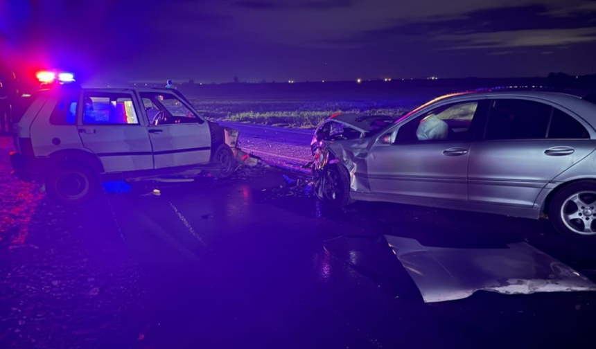 Paşaköy-Vadili anayolunda trafik kazası.. 2'si çocuk 5 yaralı