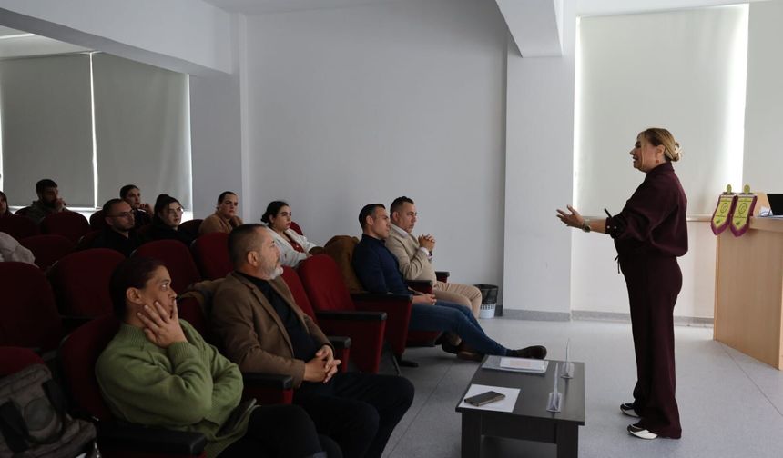 Kıbrıs Türk Halk Dansları Federasyonu’ndan “Siber Zorbalık ve Güvenli İnternet Kullanımı” konulu seminer