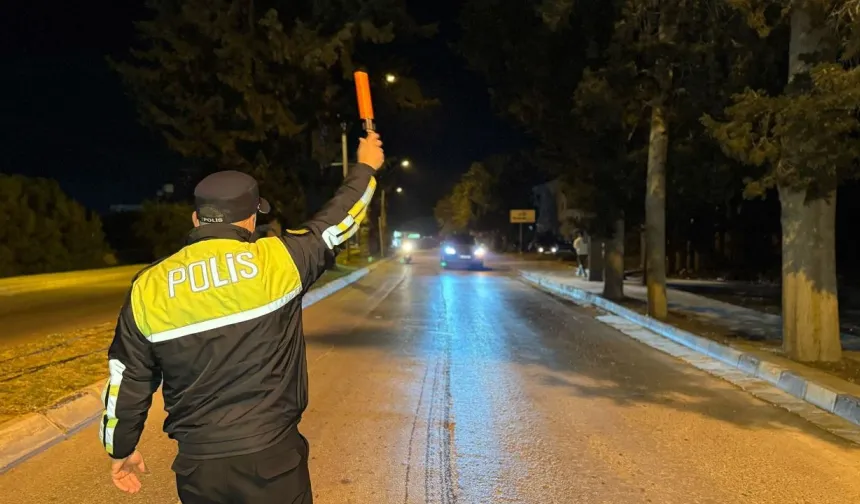 Trafik denetimlerinde 380 sürücü rapor edildi, üç sürücü tutuklandı