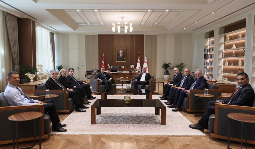 Cumhurbaşkanı Tufan Erhürman, Bankalar Birliği Başkanı Olgun Önal ve yönetim kurulu üyelerini kabul ederek görüştü