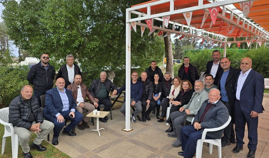 Nahi̇t Öncü Gazi̇mağusa i̇lçe teşkilatını yi̇ne bayramda bi̇r araya getirdi