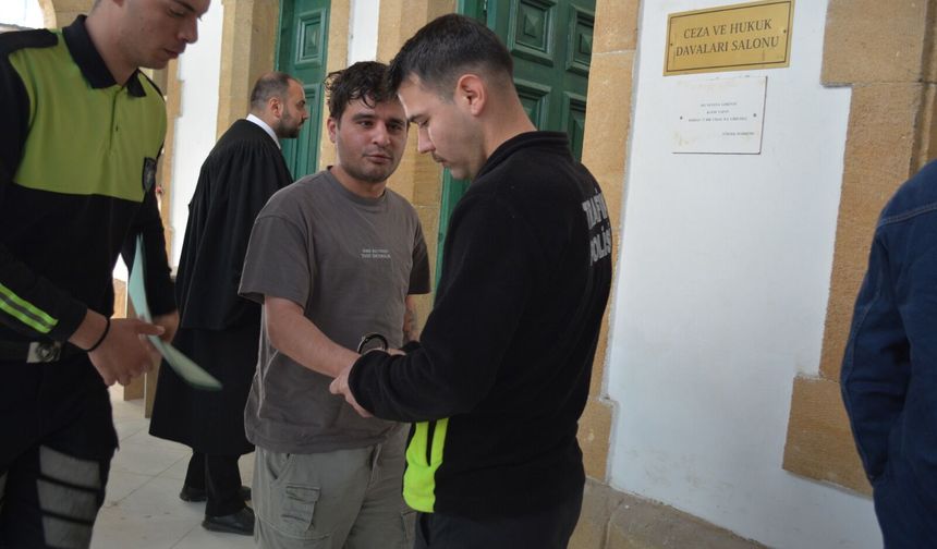 Alkollü zanlı uçakta kriz çıkardı