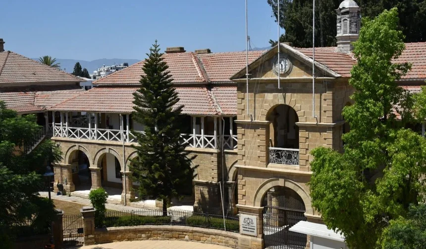 Anayasa Mahkemesi: “90 gün içinde Meclis’te yasallaşmayan yasa gücündeki kararnameler yürürlükten kalktı şeklinde yoruml