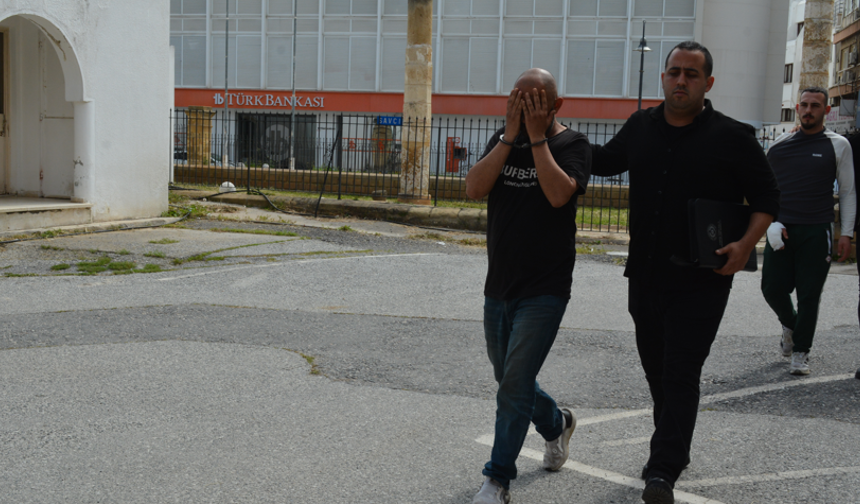 Üvey kardeşini darp eden zanlı mahkemeye çıkarıldı