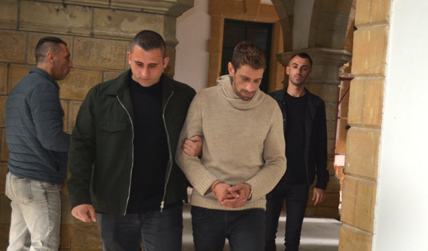 Narkotik Şube Kapısını Yumruklayıp Polisi Tehdit Eden Şahıs Mahkemeye Çıkarıldı